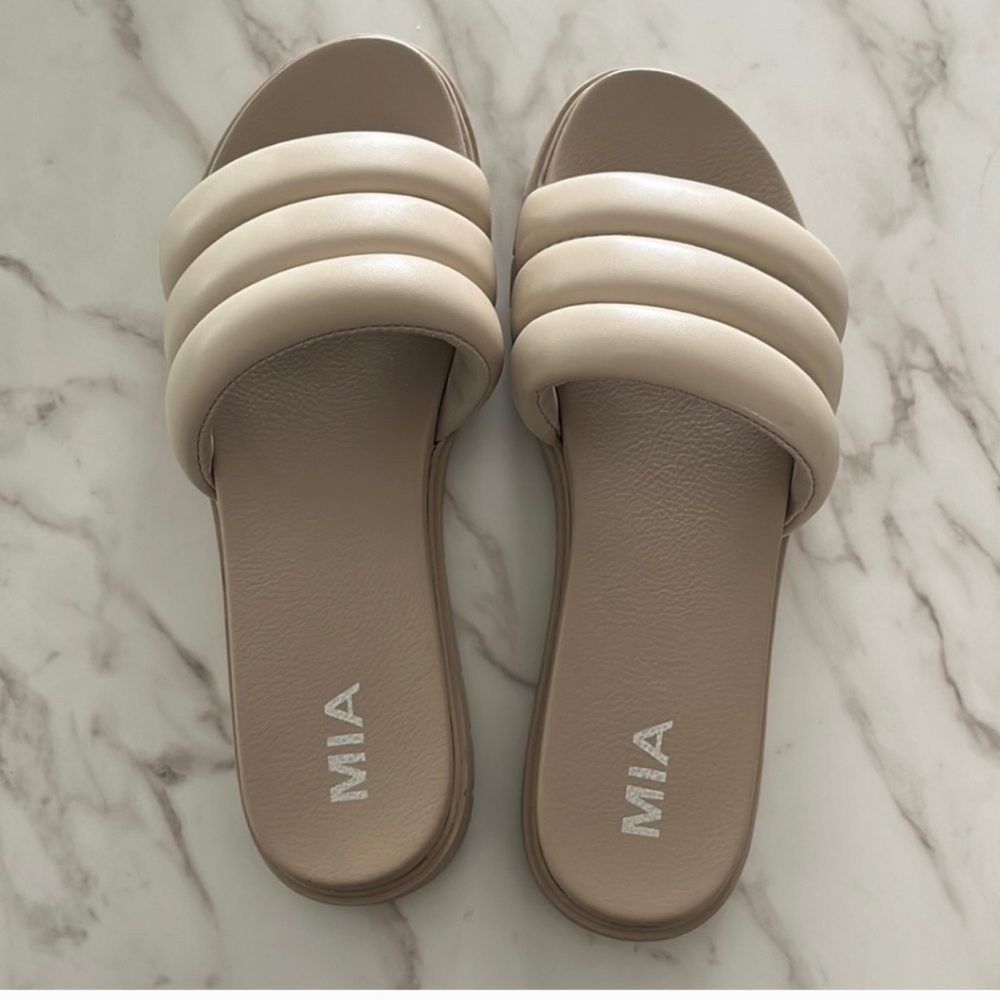 Mia slides